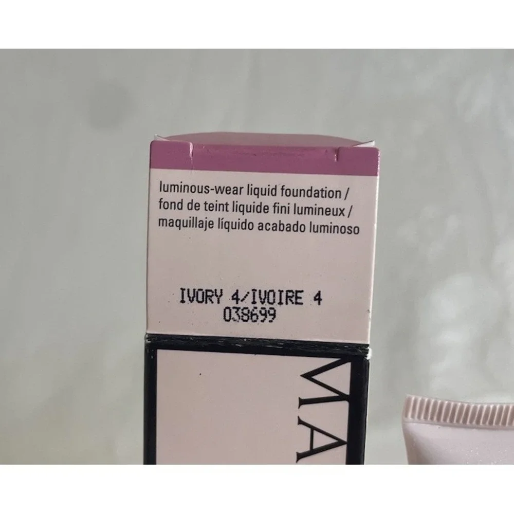 Mary Kay Timewise Luminous-Wear‎ Liquid Foundation Ivory 4 038699 NEW IN BOX